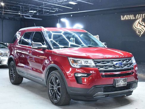 Used 2018 Ford Explorer XLT w/ Equipment Group 202A image 2
