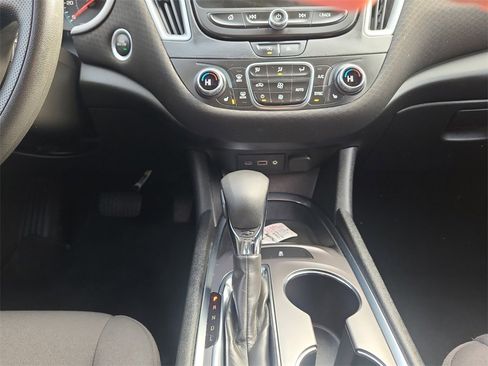 Used 2022 Chevrolet Malibu LT image 11