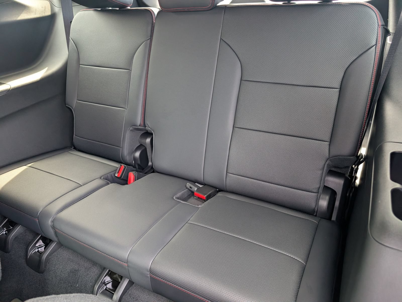 New 2026 Chevrolet Traverse RS w/ LPO, Floor Liner Package FWD image 9