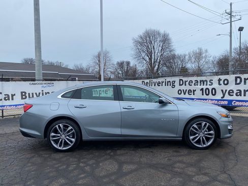 Used 2025 Chevrolet Malibu LT image 2