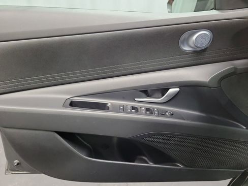 Used 2025 Hyundai Elantra SE image 21