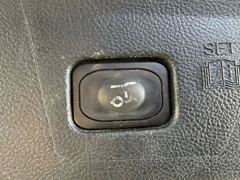 Used 2018 Ford Edge Titanium w/ Technology Package AWD/4WD image 27
