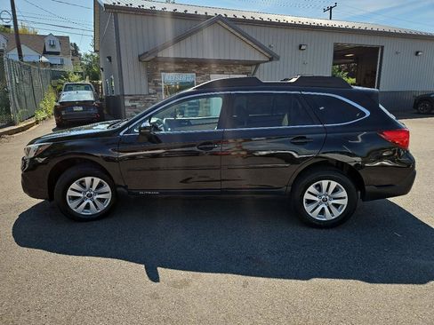 Used 2018 Subaru Outback 2.5i Premium AWD/4WD image 6