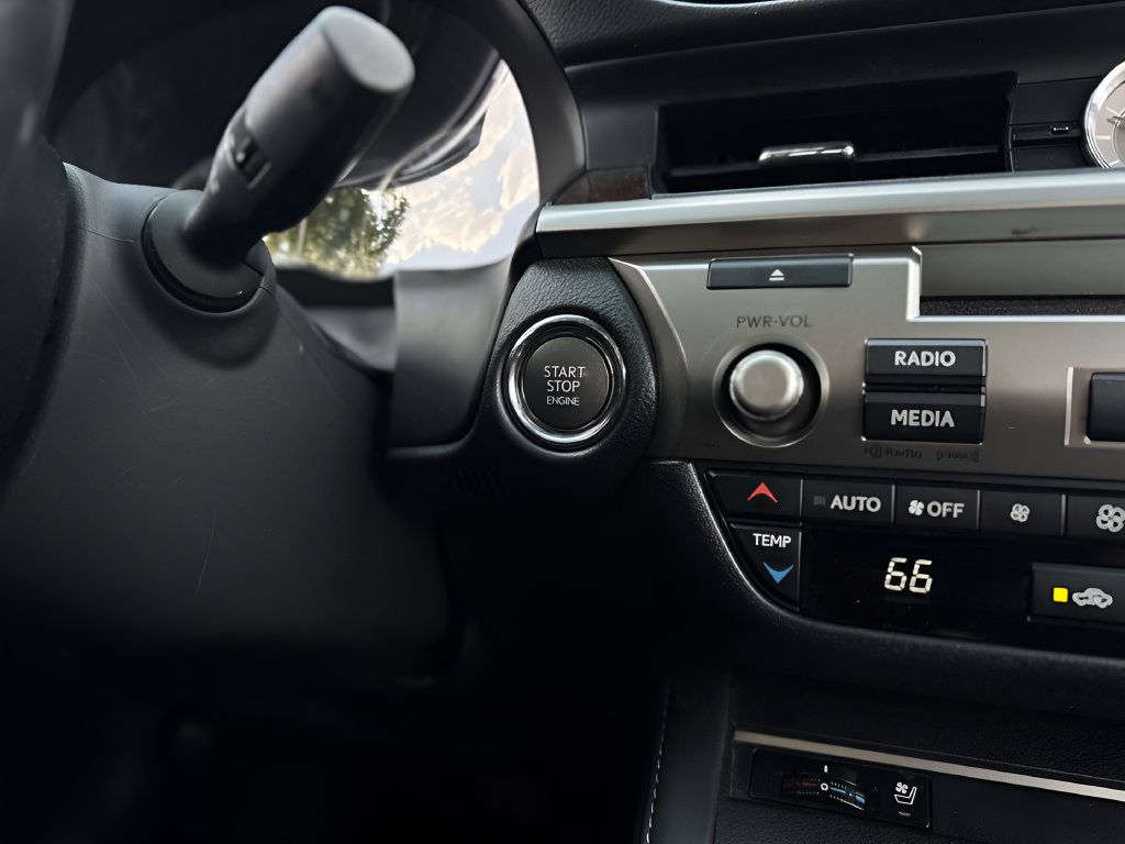 Used 2017 Lexus ES 350 w/ Premium Package FWD image 13