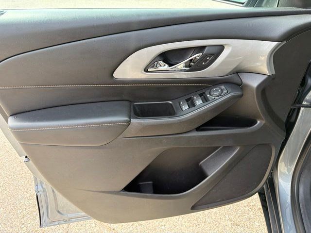 Used 2021 Chevrolet Traverse LS AWD/4WD image 10