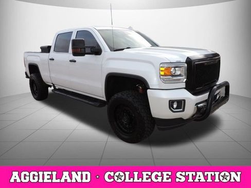 Used 2018 GMC Sierra 2500 Denali w/ Suspension Package, Off-Road image 3