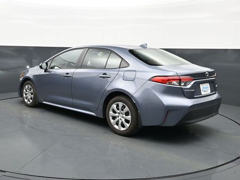Used 2025 Toyota Corolla LE FWD image 5