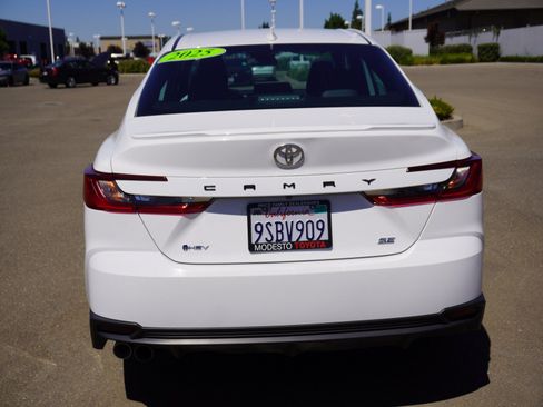 Used 2025 Toyota Camry SE FWD image 10