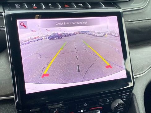 Used 2023 Jeep Grand Cherokee Limited image 10