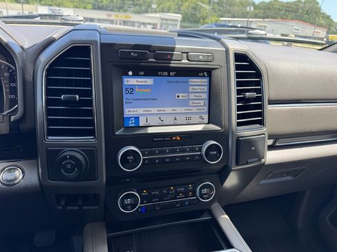 Used 2018 Ford Expedition Max XLT w/ Equipment Group 202A RWD image 9