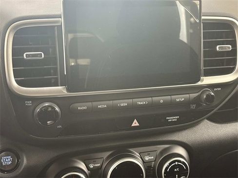 New 2025 Hyundai Venue SEL image 9