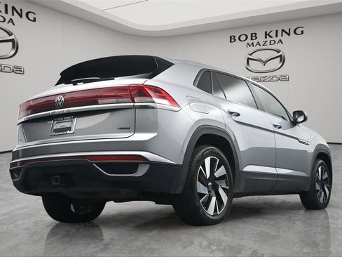 Used 2025 Volkswagen Atlas Cross Sport SE image 16