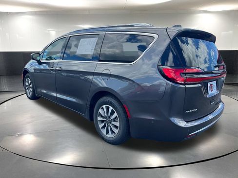 Used 2021 Chrysler Pacifica Touring-L FWD image 9