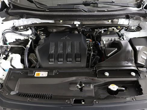 Used 2024 Mitsubishi Eclipse Cross LE image 17