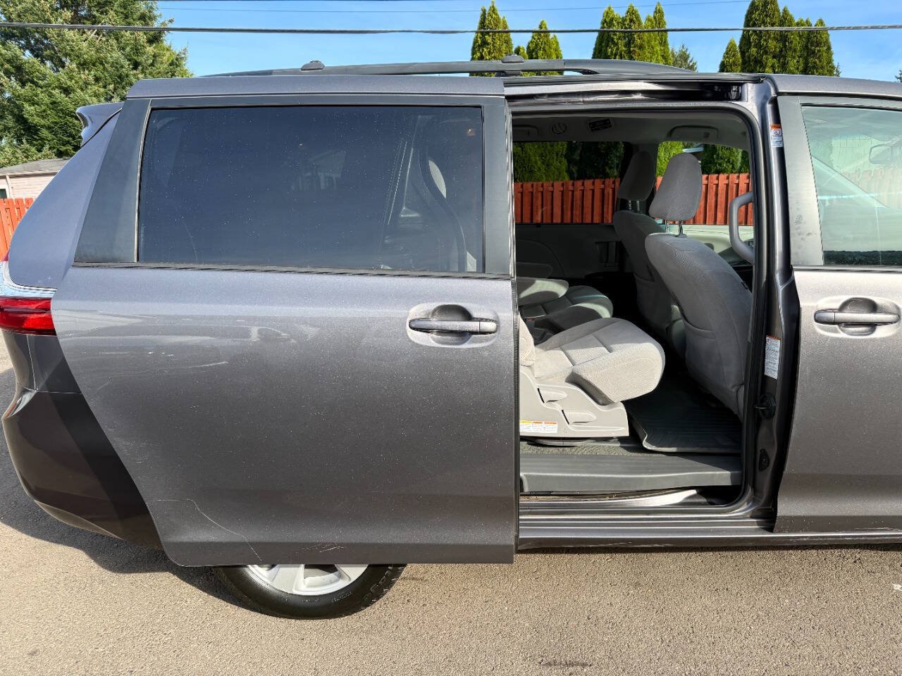 Used 2017 Toyota Sienna LE FWD image 20