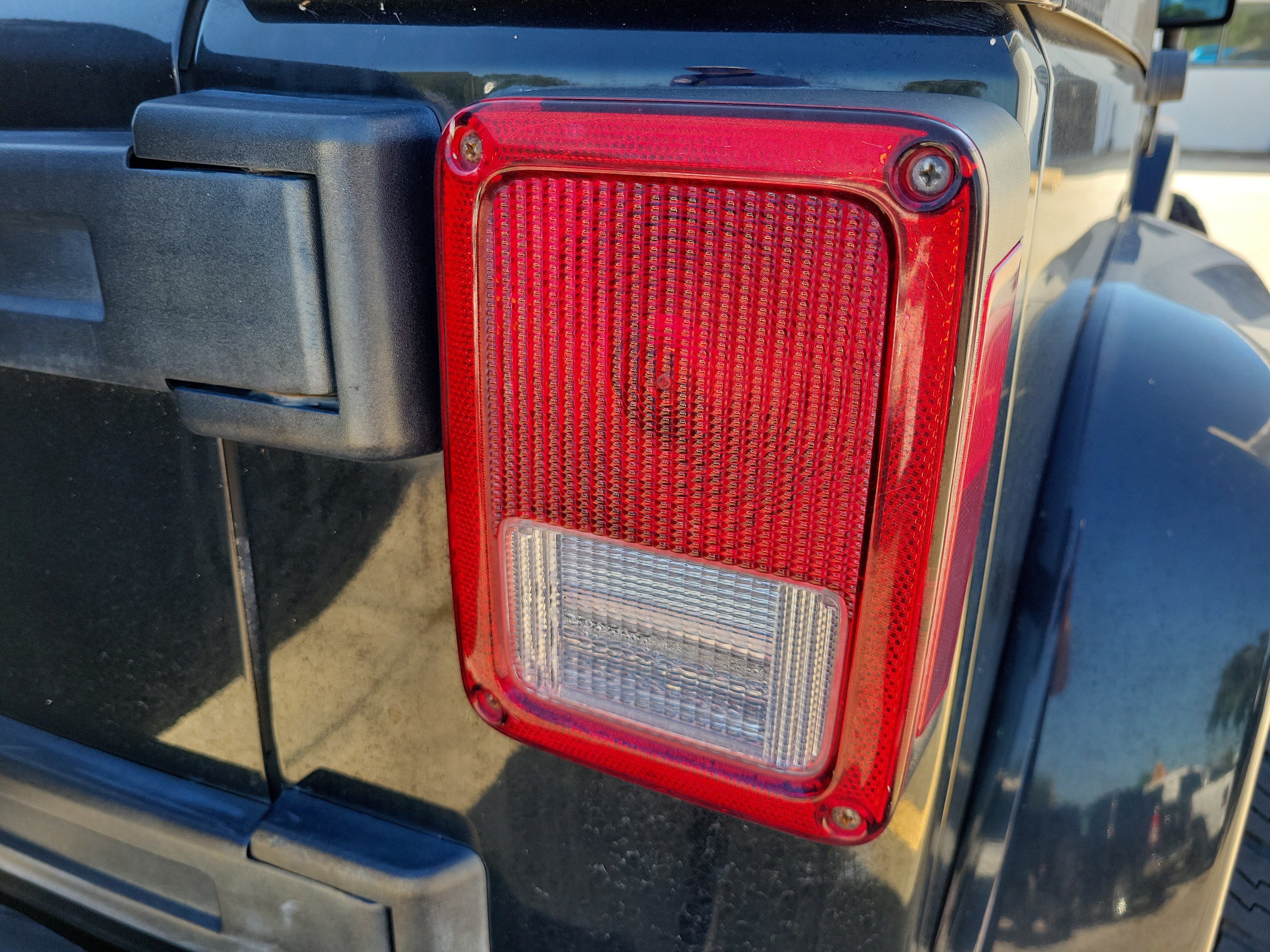 Used 2012 Jeep Wrangler Unlimited Sahara w/ Connectivity Group AWD/4WD image 10