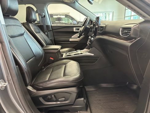 Used 2023 Ford Explorer Limited w/ Limited Technology Package AWD/4WD image 16