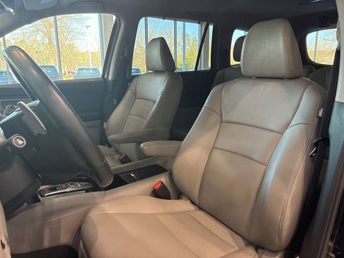 Used 2016 Honda Pilot Touring image 13