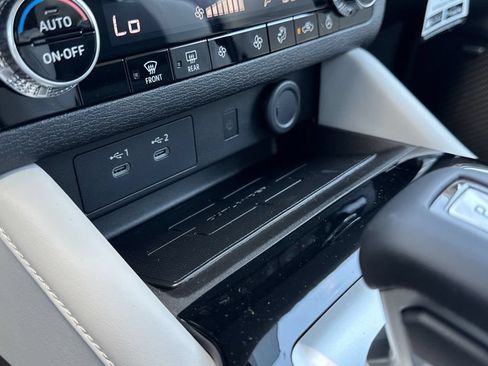 New 2026 Mitsubishi Outlander SE FWD image 12