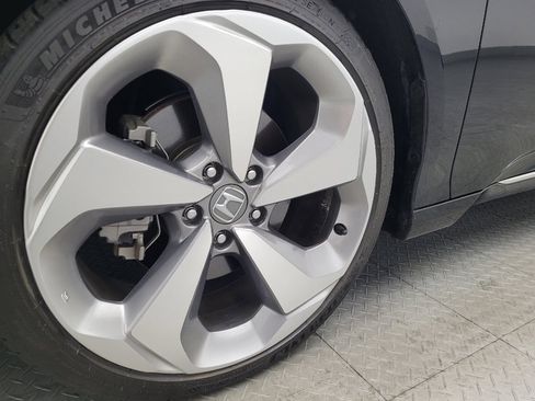 Used 2018 Honda Accord Touring image 31