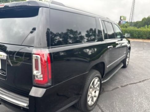 Used 2017 GMC Yukon XL Denali AWD/4WD image 8