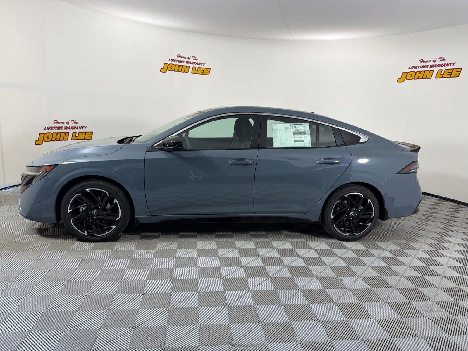 New 2027 Nissan Sentra SR w/ Floor Mat Package FWD image 2