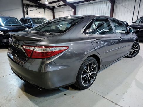 Used 2016 Toyota Camry XSE w/ Moonroof Package FWD image 9