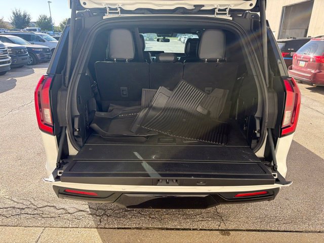 Used 2026 Ford Expedition Platinum w/ Stealth Performance Package AWD/4WD image 15