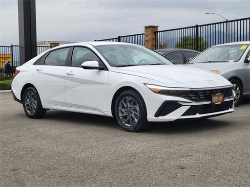 New 2026 Hyundai Elantra Blue image 25