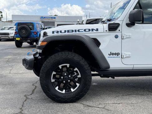 Used 2025 Jeep Wrangler Unlimited Rubicon 4xe w/ Safety Group AWD/4WD image 9