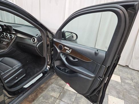Used 2019 Mercedes-Benz GLC 300 4MATIC image 9