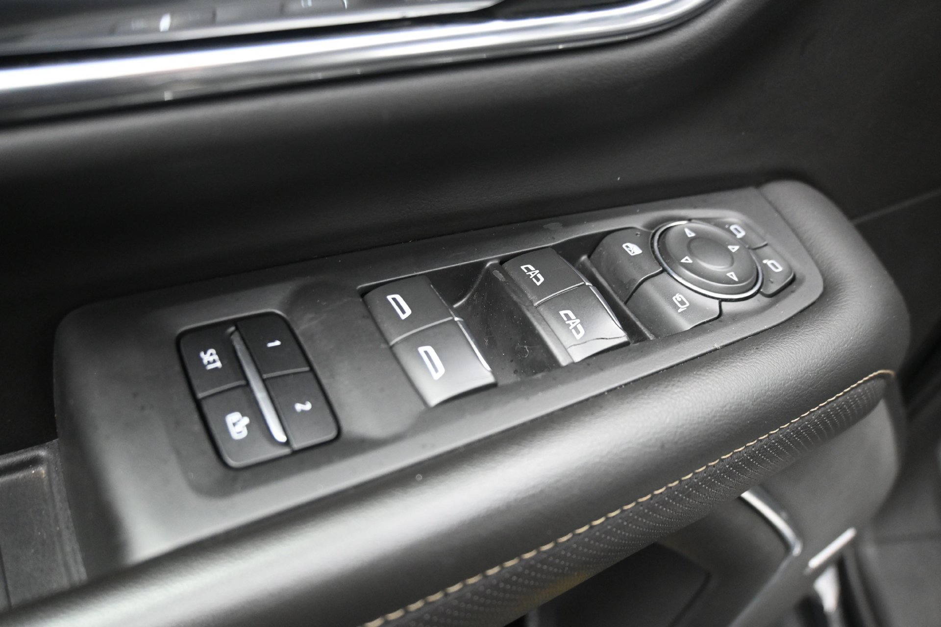 Used 2023 Chevrolet Suburban Premier AWD/4WD image 25