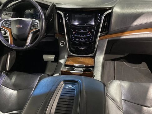 Used 2019 Cadillac Escalade ESV Luxury image 5