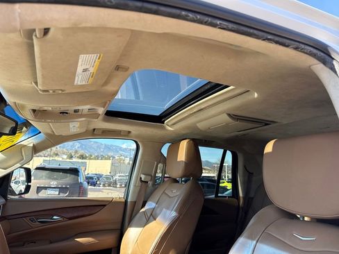 Used 2016 Cadillac Escalade Platinum image 31