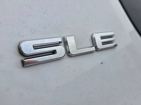 Used 2017 GMC Acadia SLE w/ Driver Alert Package I FWD image 4