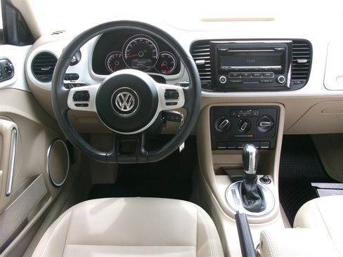 Used 2014 Volkswagen Beetle 1.8T FWD image 16