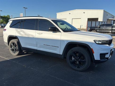 Used 2023 Jeep Grand Cherokee L Laredo AWD/4WD image 4