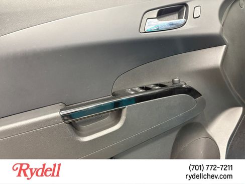 Used 2020 Chevrolet Sonic LT w/ Convenience Package FWD image 11