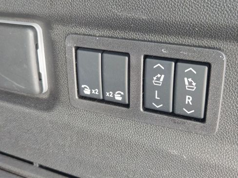 Used 2026 Chevrolet Suburban Premier AWD/4WD image 19