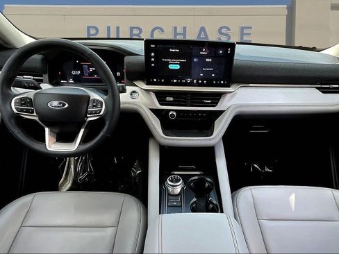 Used 2025 Ford Explorer Active w/ Active Comfort Package AWD/4WD image 9