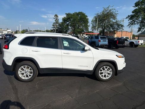Used 2016 Jeep Cherokee Latitude w/ Cold Weather Group AWD/4WD image 5