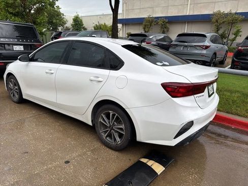 Used 2023 Kia Forte LXS w/ LXS Technology Package image 3