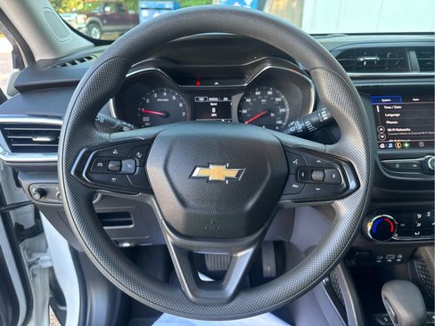 Used 2023 Chevrolet TrailBlazer LT FWD image 24