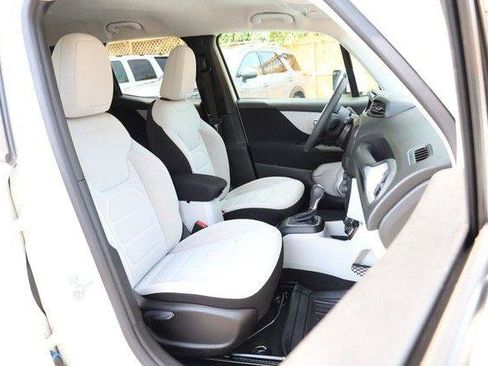 Used 2021 Jeep Renegade Latitude AWD/4WD image 24