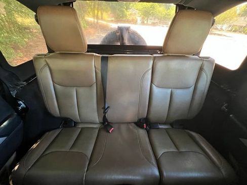 Used 2017 Jeep Wrangler Unlimited Sahara w/ Connectivity Group AWD/4WD image 22