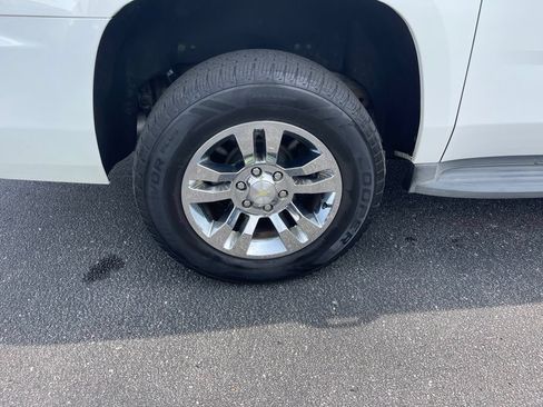 Used 2015 Chevrolet Suburban LT AWD/4WD image 17