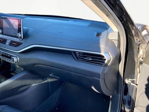 Used 2021 Nissan Altima 2.5 SV w/ SV Premium Package image 18