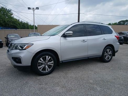 Used 2018 Nissan Pathfinder S FWD image 3