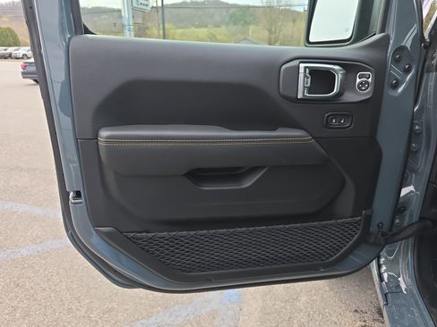 New 2025 Jeep Gladiator Sport w/ Premium Package image 16