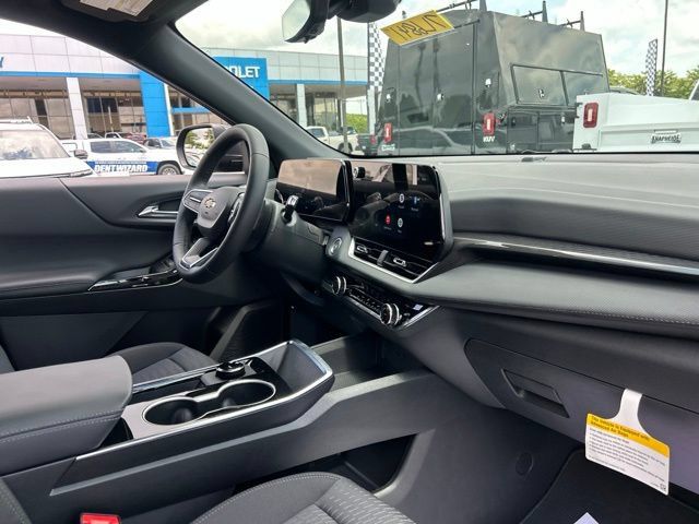 New 2027 Chevrolet Equinox LT w/ Safety and Technology Package FWD image 32